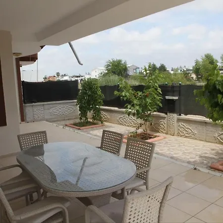 Villa Hotel *